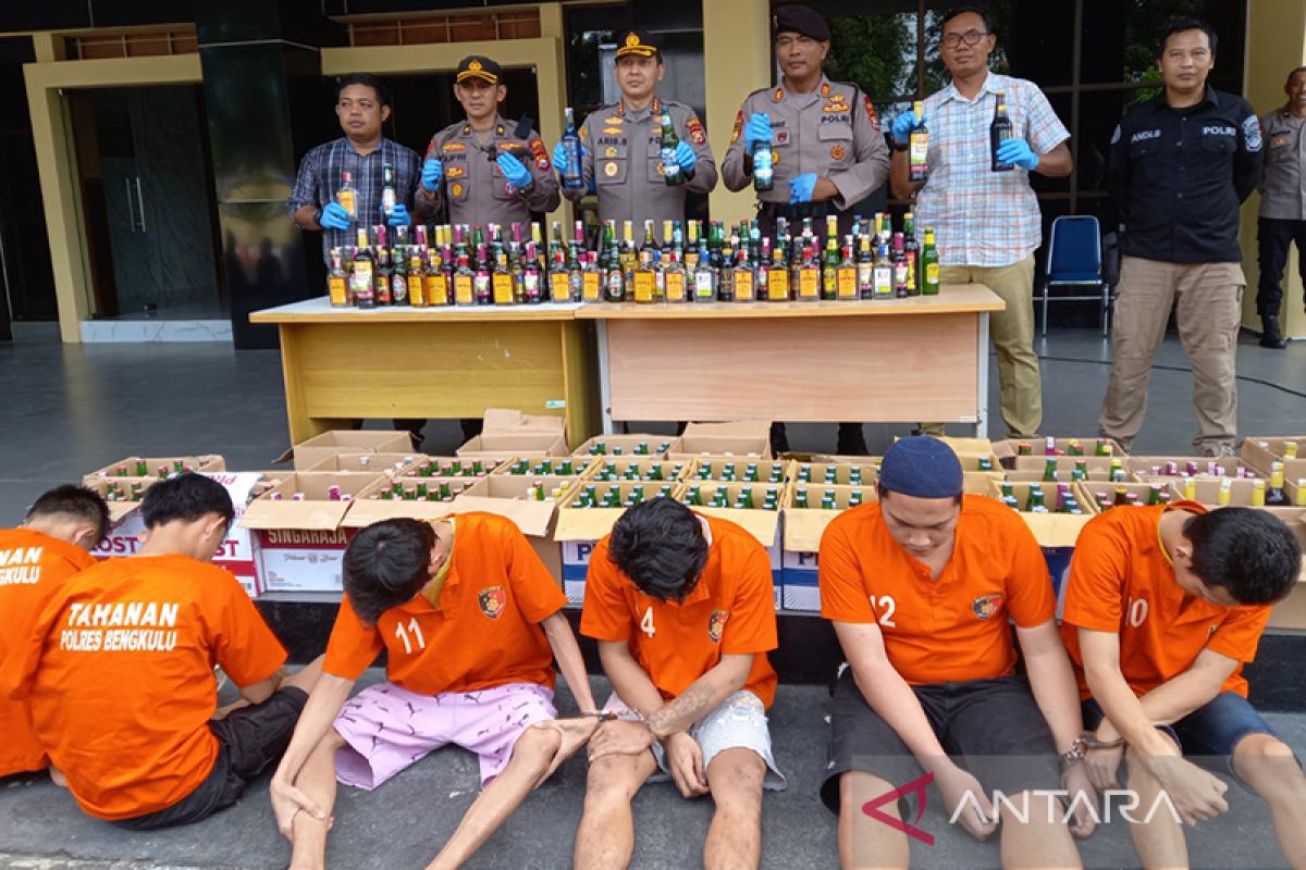 Seribuan botol miras hasil operasi kamtibmas ramadhan dimusnahkan di Polres Bengkulu
