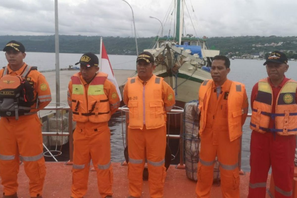 Basarnas Kendari cari tiga penumpang kapal mati mesin di Buton Selatan