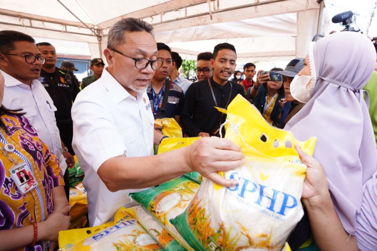 Minister urges merchants not to take excessive profit