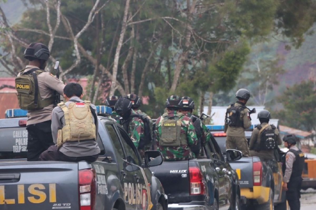 TNI-Polri gencar patroli gabungan beri rasa aman warga di Puncak Jaya
