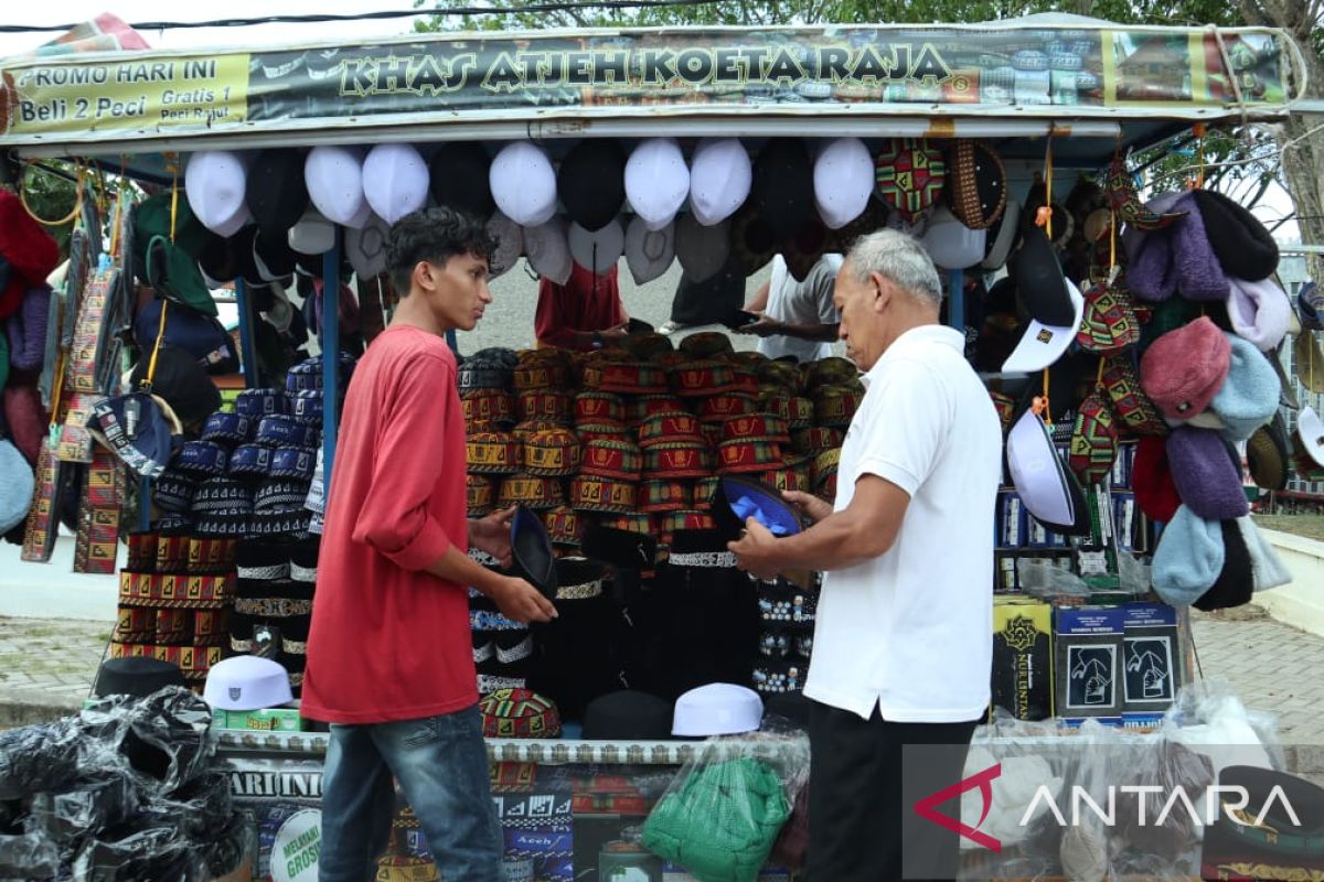 Penjualan peci di Aceh mulai meningkat di bulan Ramadhan, ini yang paling dicari