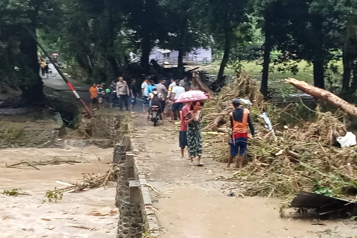 BPBD: Banjir bandang di Sumbawa disebabkan oleh penebangan liar