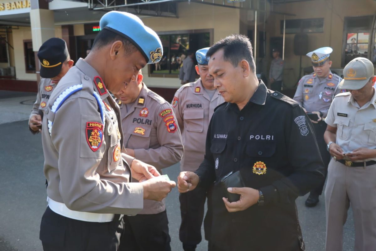 Provost Polda Kalsel cek kedisiplinan ratusan personel Polres Banjar