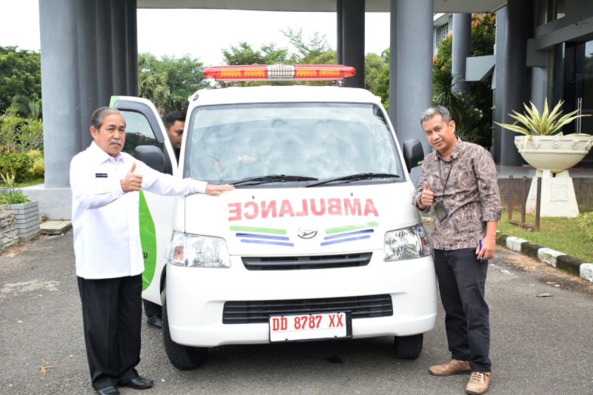 Pemkab Sidrap menerima mobil ambulans CSR Bank Sulselbar