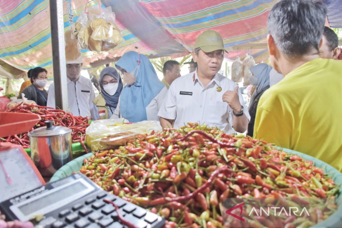 TPID Bangka Barat pantau harga kebutuhan bahan pokok di Pasar Mentok