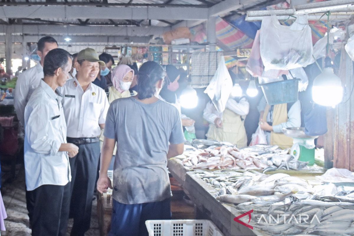 Pemkab Bangka Barat pantau seluruh pasar tradisional jelang Idul Fitri