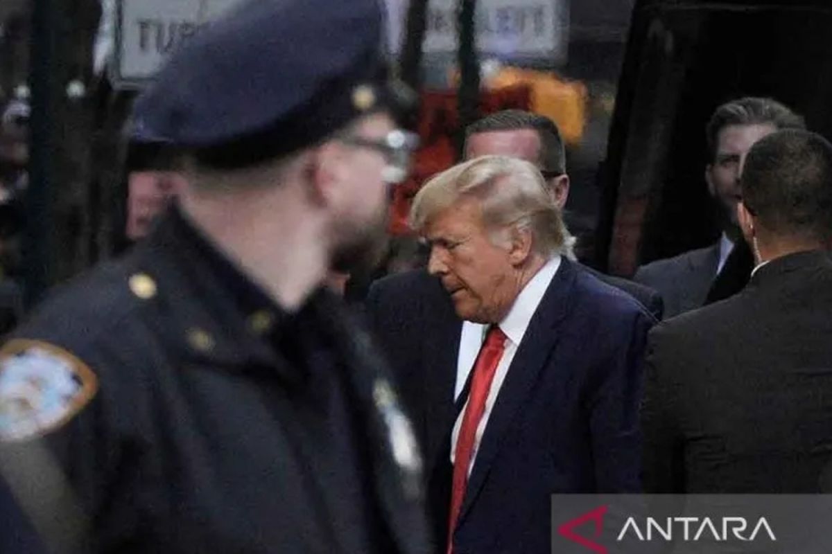 Trump menyerahkan diri dan ditahan di penjara AS selama 20 menit