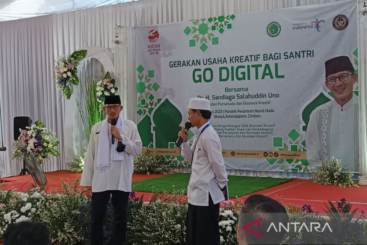 Kemenparekraf memperkuat ekonomi santri di Cirebon dengan go digital