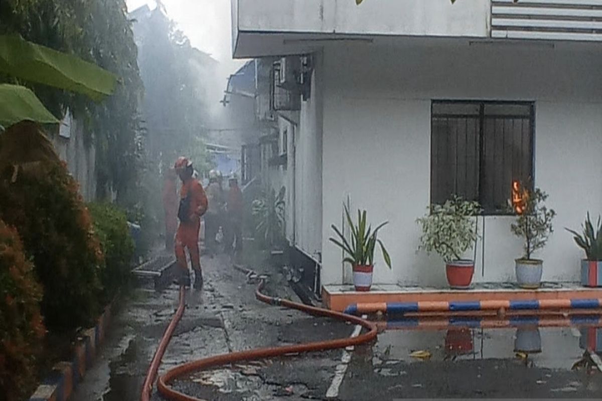 Tidak ada korban jiwa pada kebakaran outlet Kimia Farma Surabaya