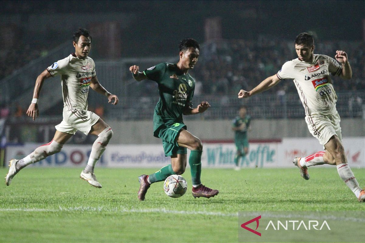 Liga 1: Kalah di kandang, Aji Santoso minta pemain tetap tegakkan kepala