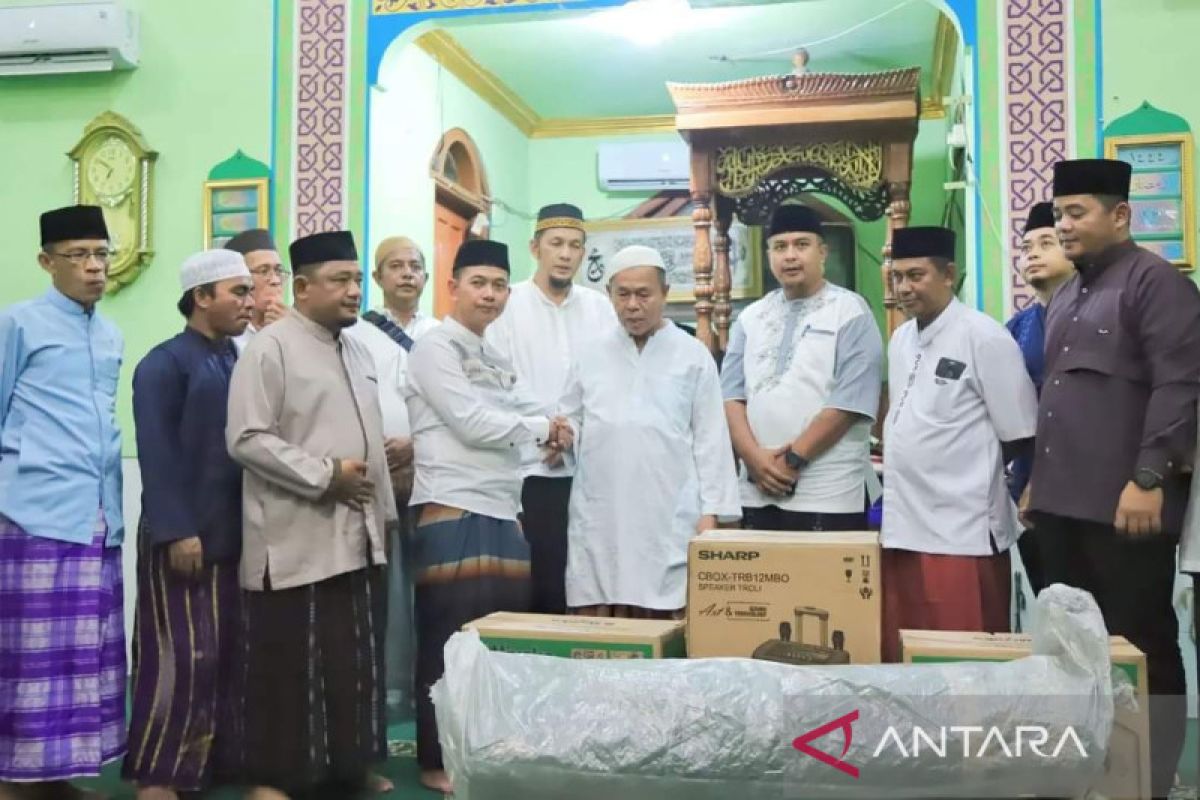 Bupati Bangka salurkan bantuan sarana masjid