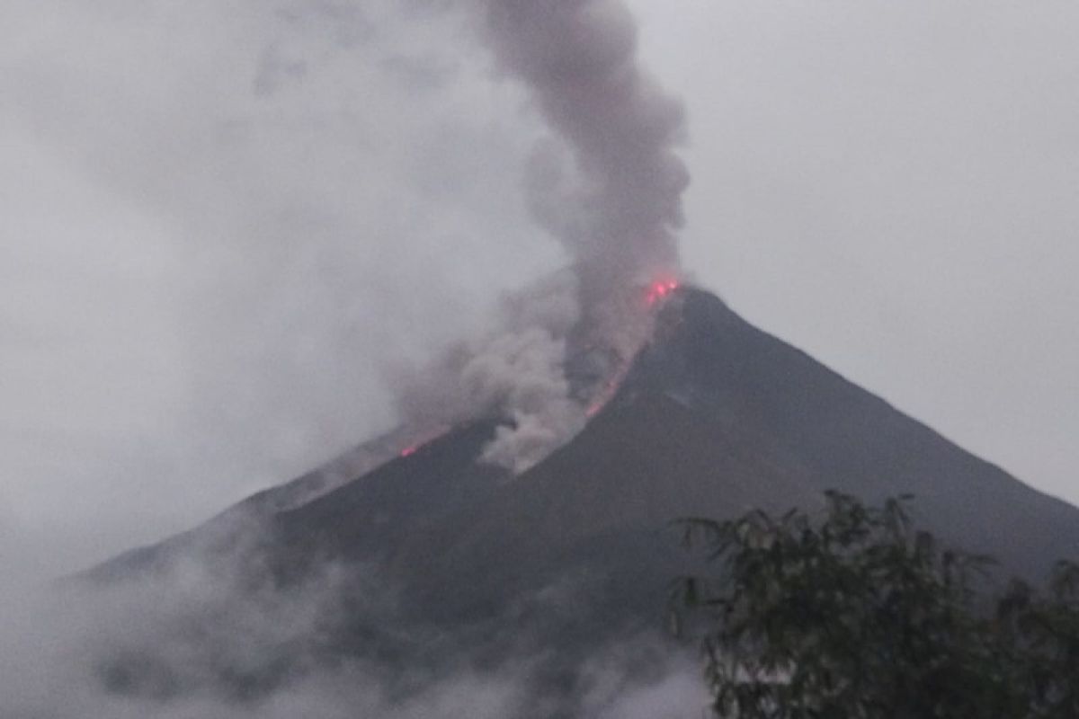 PVMBG: Terjadi penumpukan material lava di lembah Gunung Karangetang