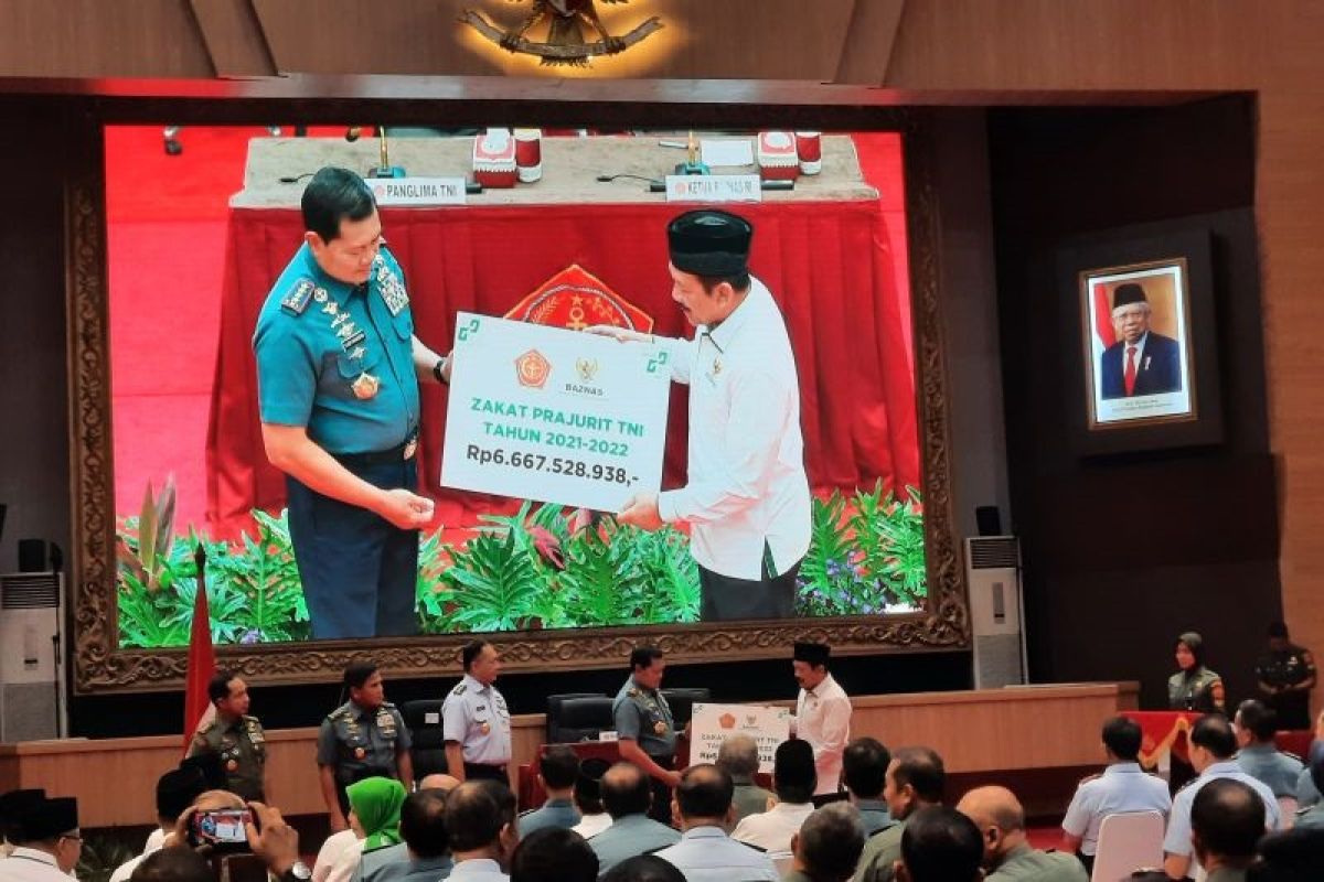 Panglima TNI Laksamana Yudo Margono serahkan zakat prajurit kepada Baznas