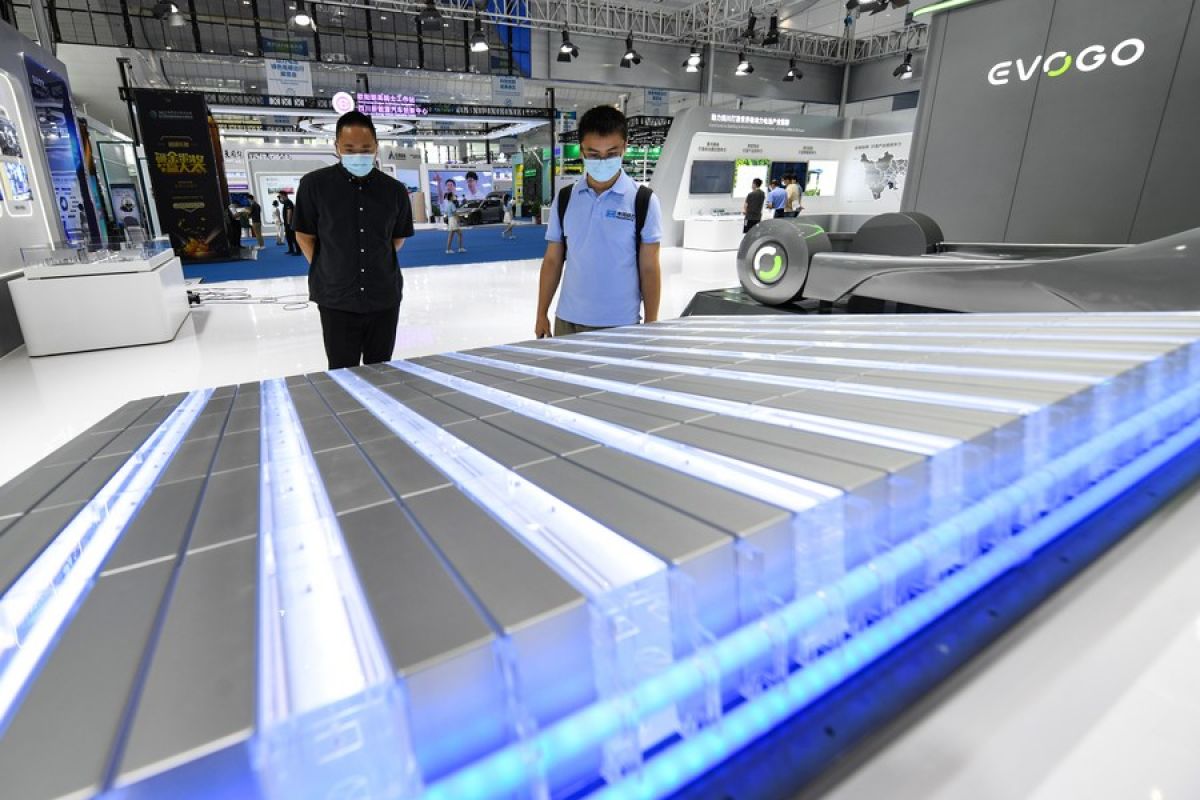 Output baterai listrik China melonjak di Februari 2023
