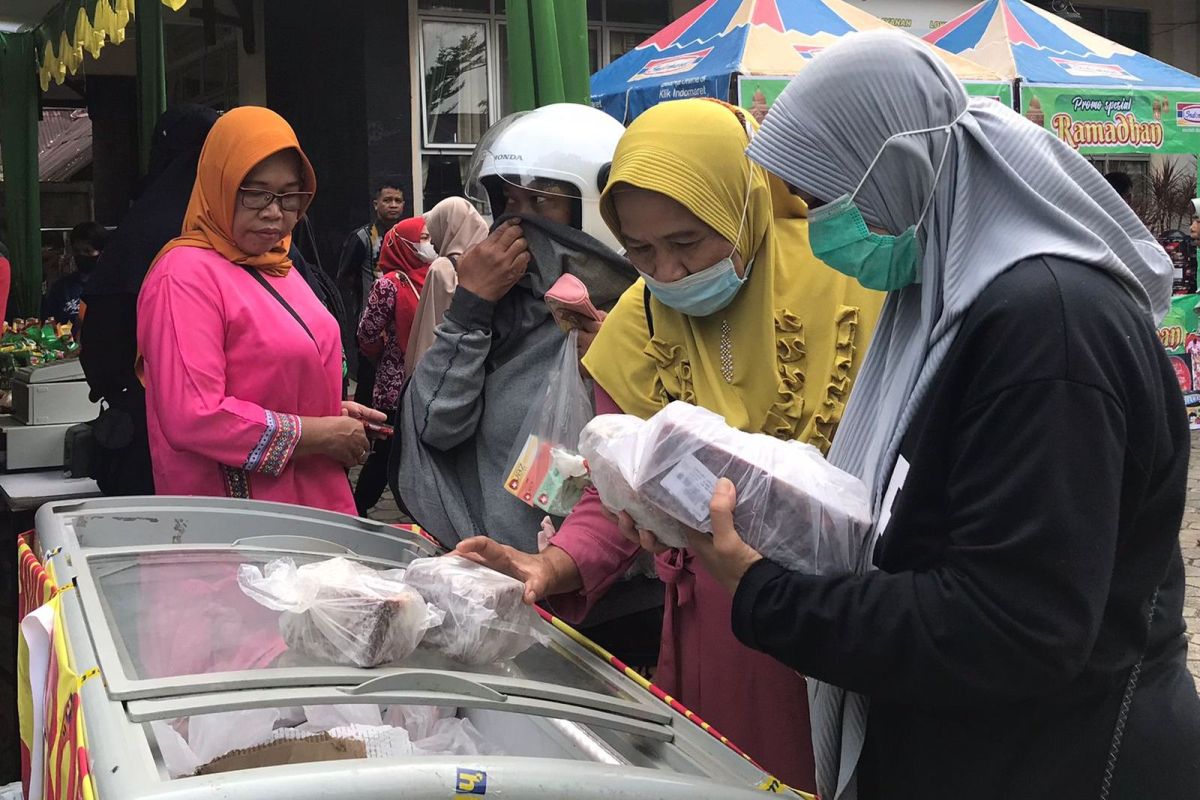 Operasi pasar di Pontianak Kota dibanjiri warga