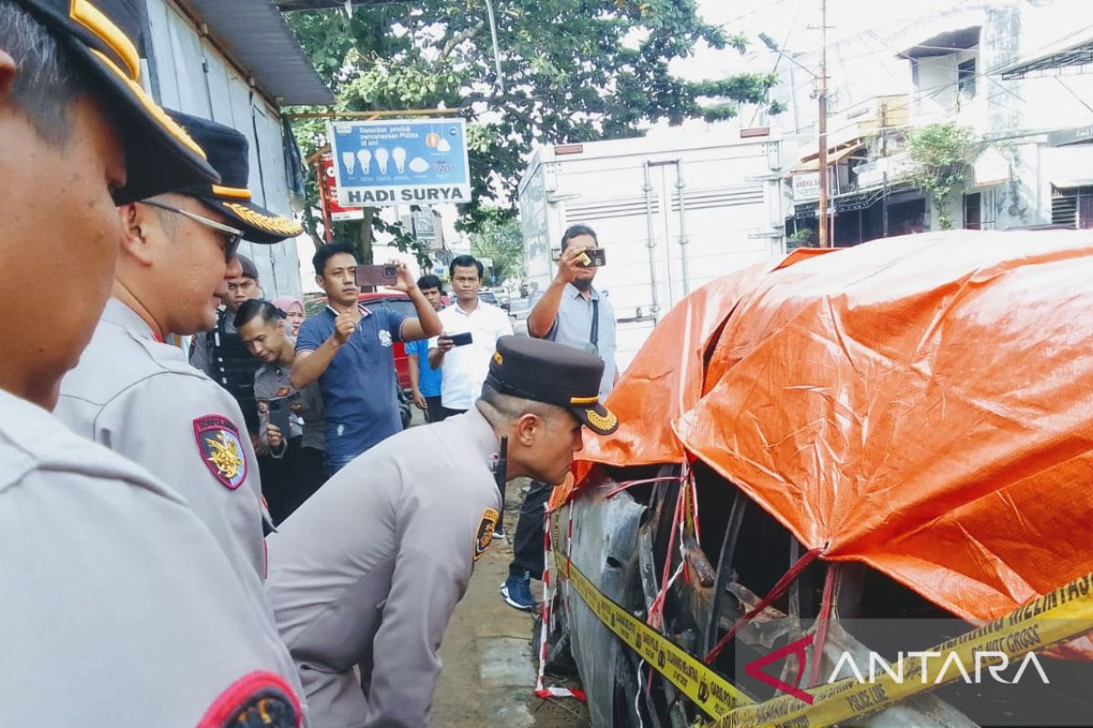 Polresta Samarinda kejar pemilik mobil pengetap BBM yang terbakar