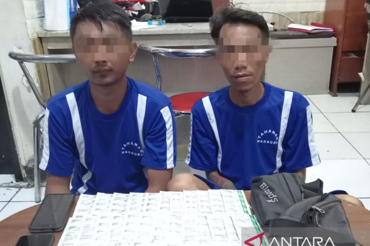 Polisi tangkap dua pemuda pengedar ratusan butir obat keras