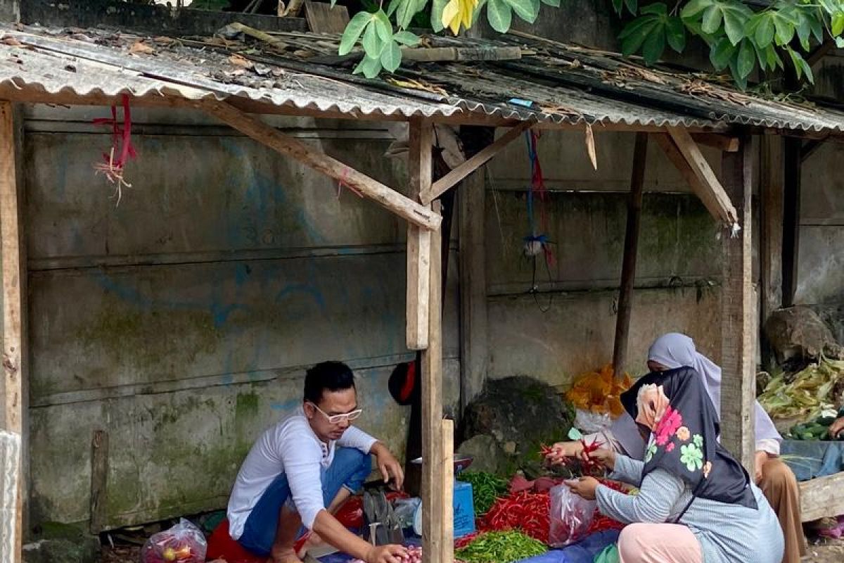 Memasuki pekan kedua Ramadhan, harga cabai di Pasar Tani Bandarlampung turun