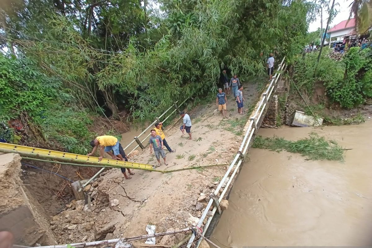 Jembatan Upomela di Kabupaten Gorontalo kembali ambruk