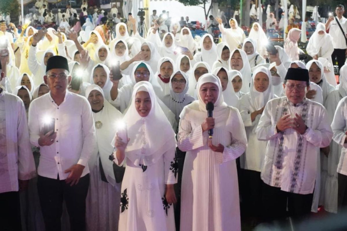 Khofifah pesan jaga kerukunan saat Nuzulul Qur'an di Kota Mojokerto