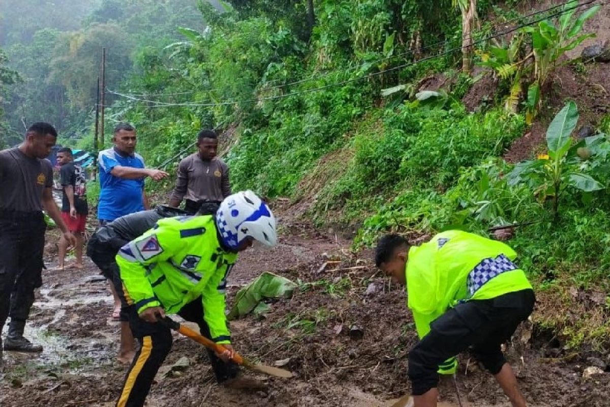 Banjir melanda wilayah Kepulauan Yapen sebabkan 15 rumah rusak