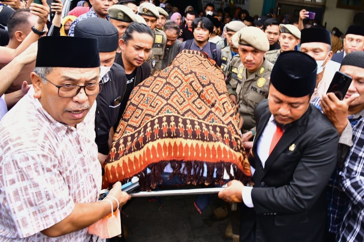 Gubernur Sulsel melepas jenazah Wabup Luwu di RSUP Wahidin Makassar