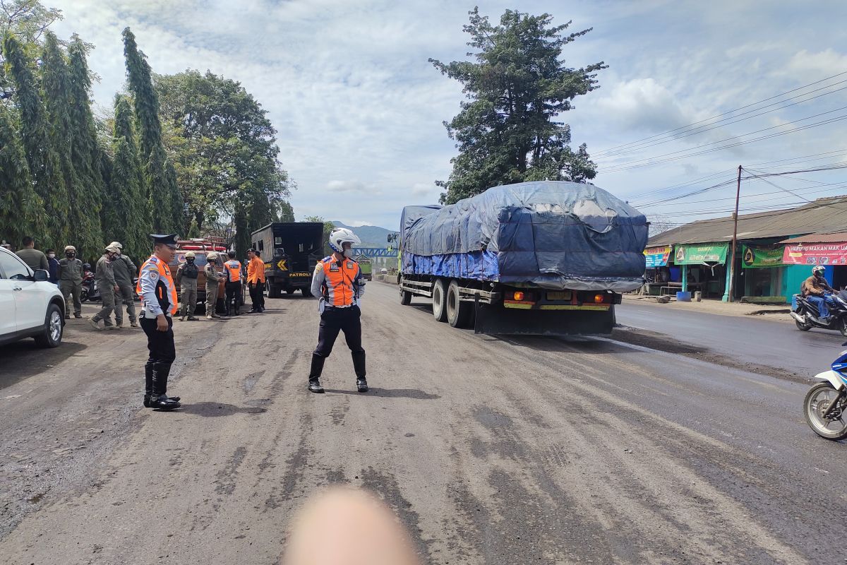 Bandarlampung sterilkan jalur mudik dari parkir liar truk