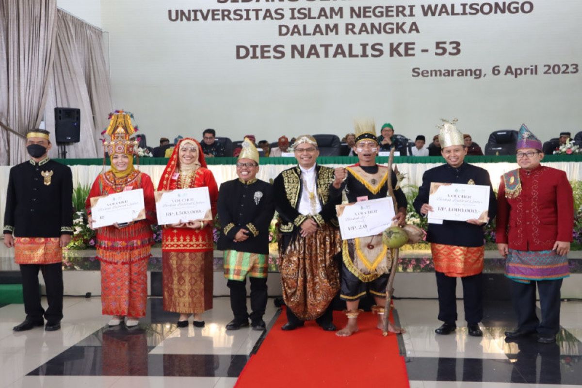 Puncak Dies Natalis Ke 53 UIN Walisongo, Semarak gunakan baju adat Nusantara