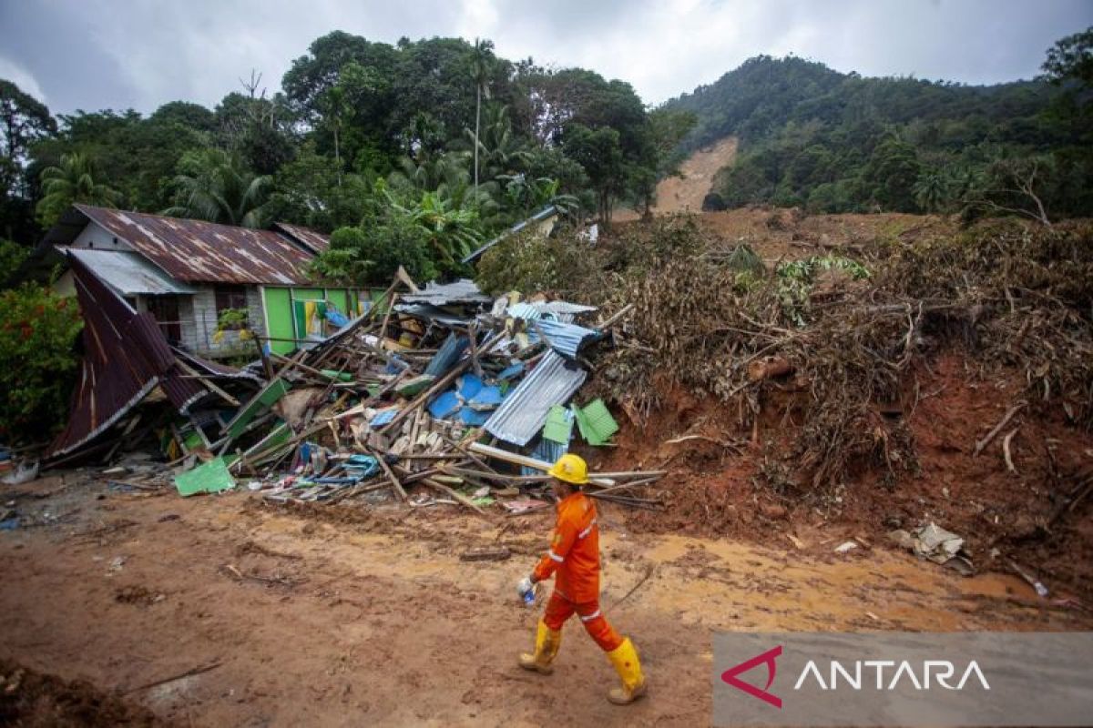 BPBD: Tim Jitupasna data kerugian dampak bencana longsor di Natuna