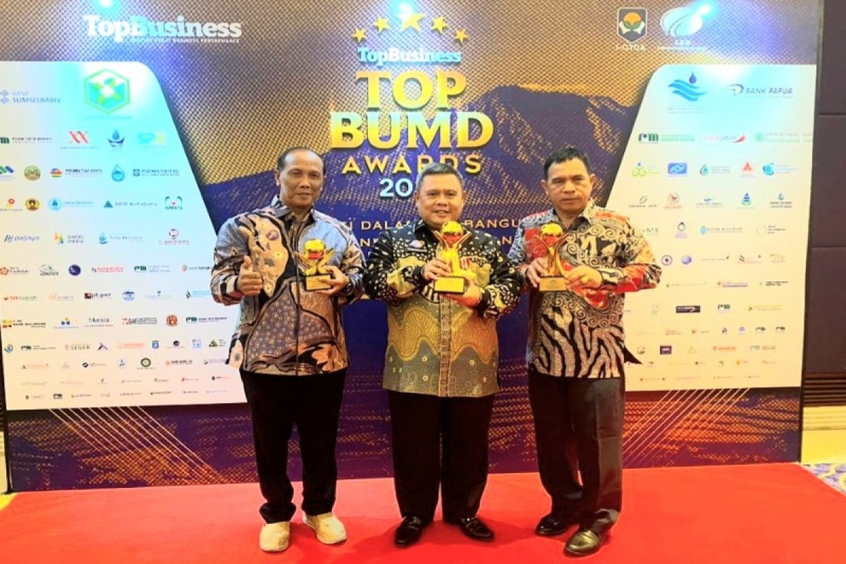 Perumda Air Minum Tirta Arut raih Top BUMD Award