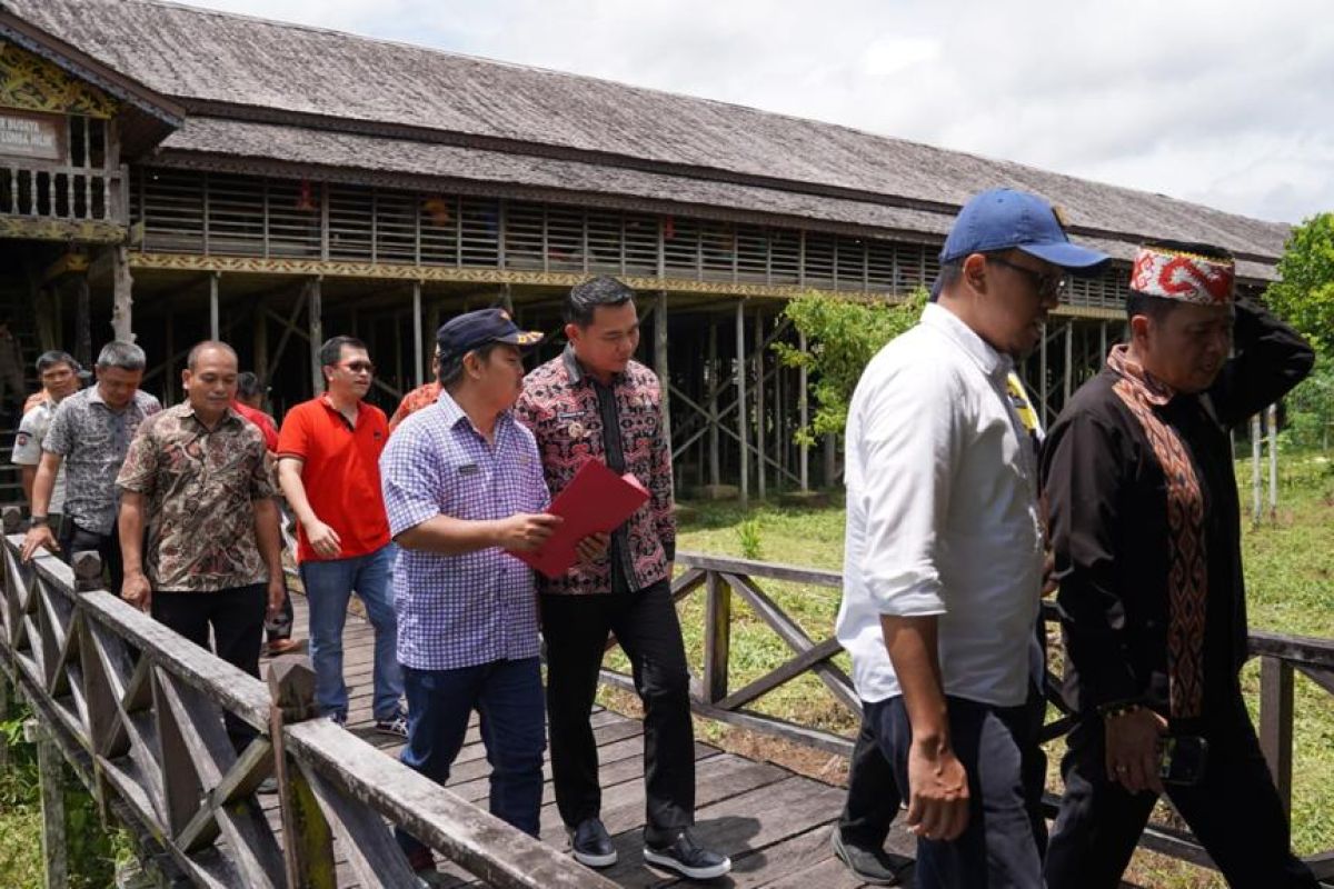 Lasarus sebut anggaran renovasi Rumah Betang Lunsa Hilir Rp19 miliar