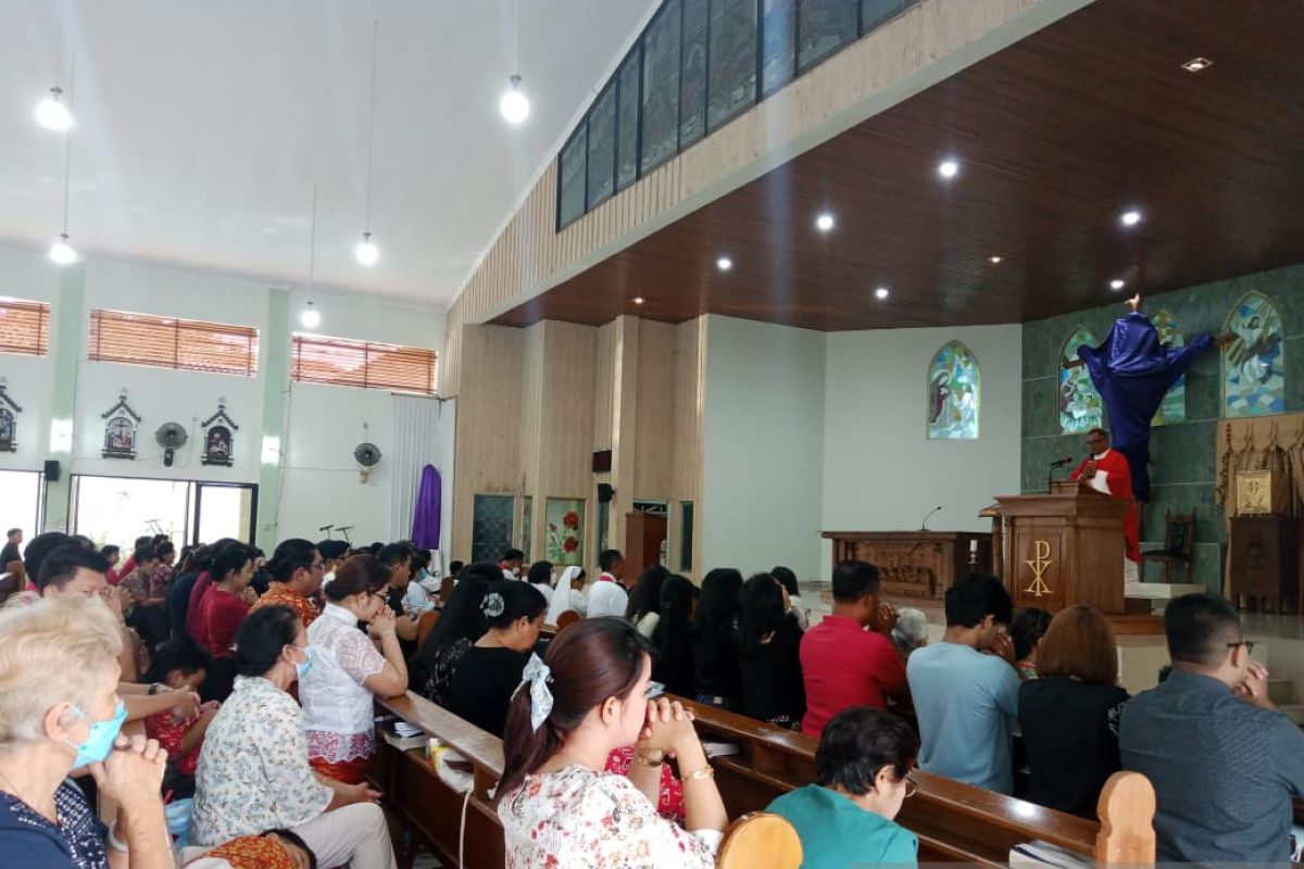 Gereja Katolik Paroki Regina Pacis Tanjung Pandan gelar ibadah Jumat Agung