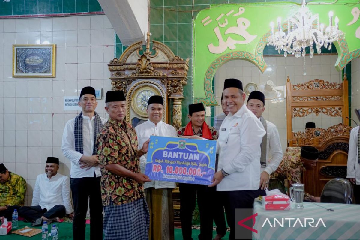 Bupati Solok khususkan zakat pribadi untuk bantu masyarakat miskin