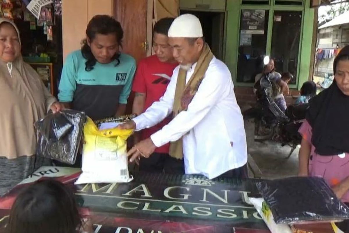 Bupati Merangin safari Jumat penuh berkah ke penyadang disabilitas