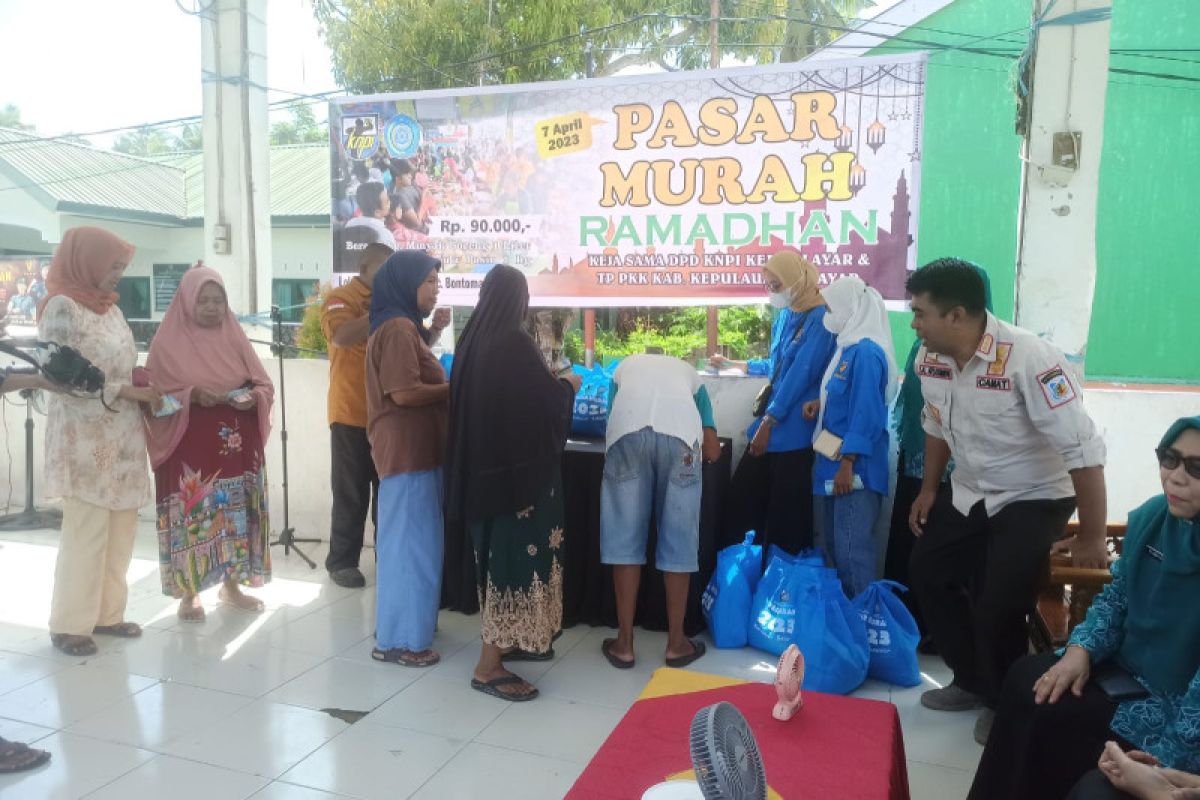 TP PKK Selayar dan KNPI gelar Pasar Murah Ramadhan 1444 H