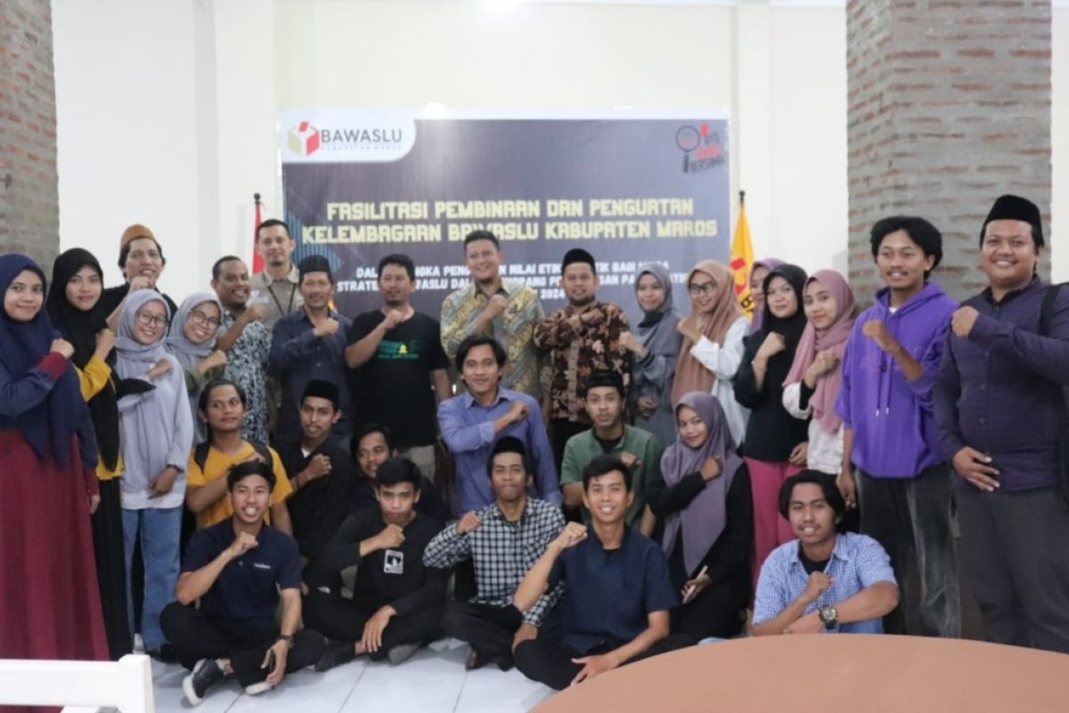 Bawaslu Maros mendeklarasikan gerakan rakyat sadar pengawasan pemilu