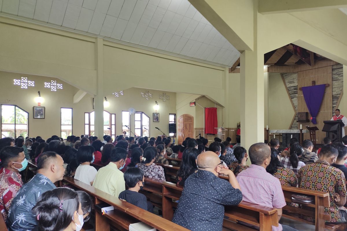 Umat Kristiani Lampung maknai Jumat Agung momen mengasihi sesama