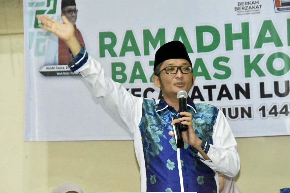 Pemerintah Kota Padang bagikan paket sembako kepada 405 warga Nanggalo
