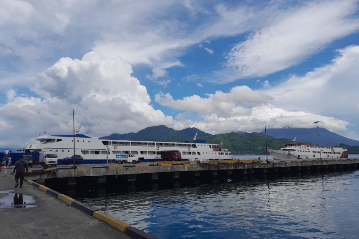 Cuaca buruk, KSOP Ternate tunda pelayaran tujuan Manado-Bitung