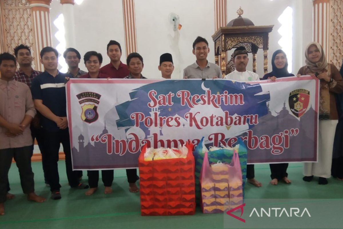 Polres Kotabaru berbagi paket buka puasa di Ponpes At-Taqwa