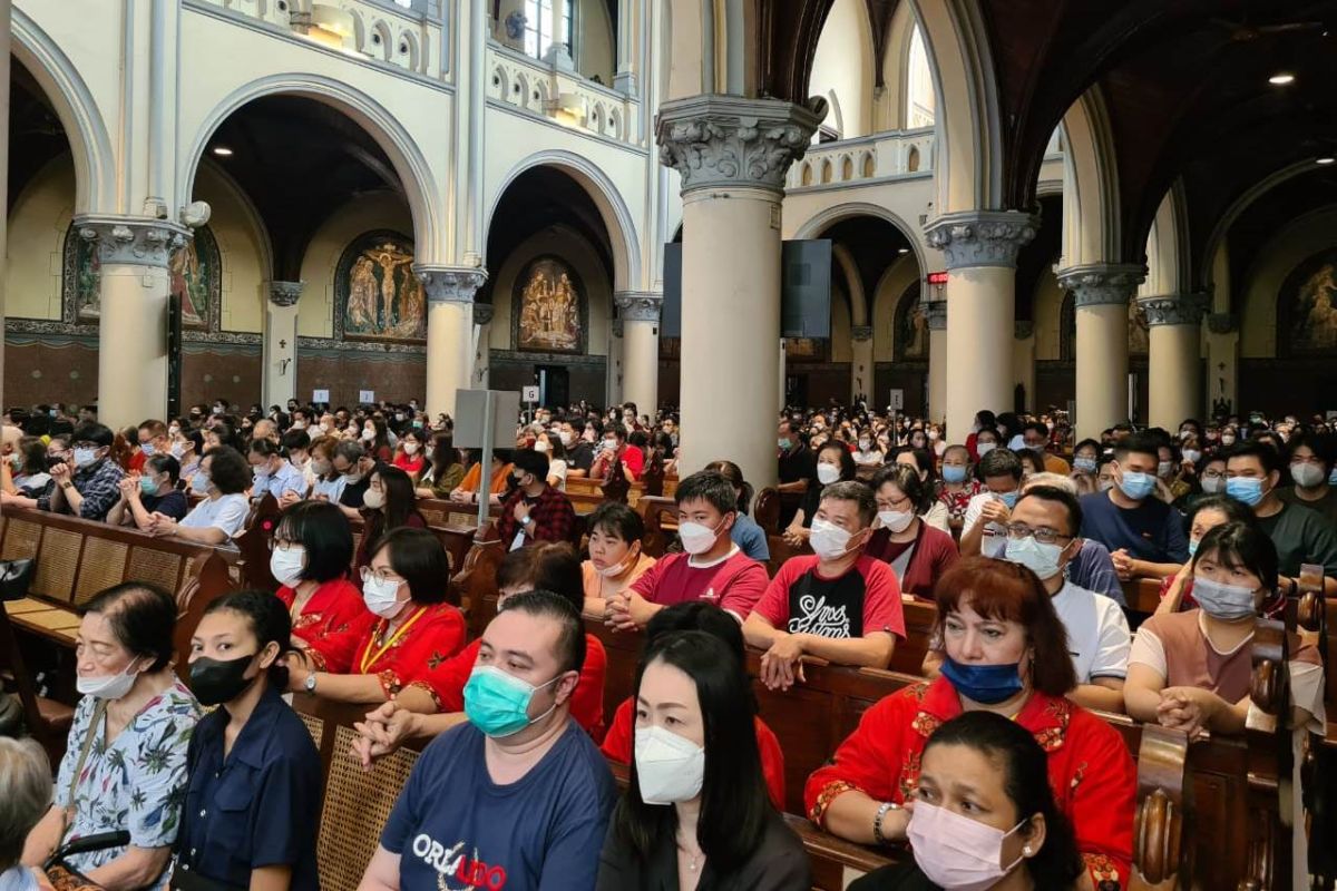 Jumat Agung di Gereja Katedral dipenuhi ribuan umat