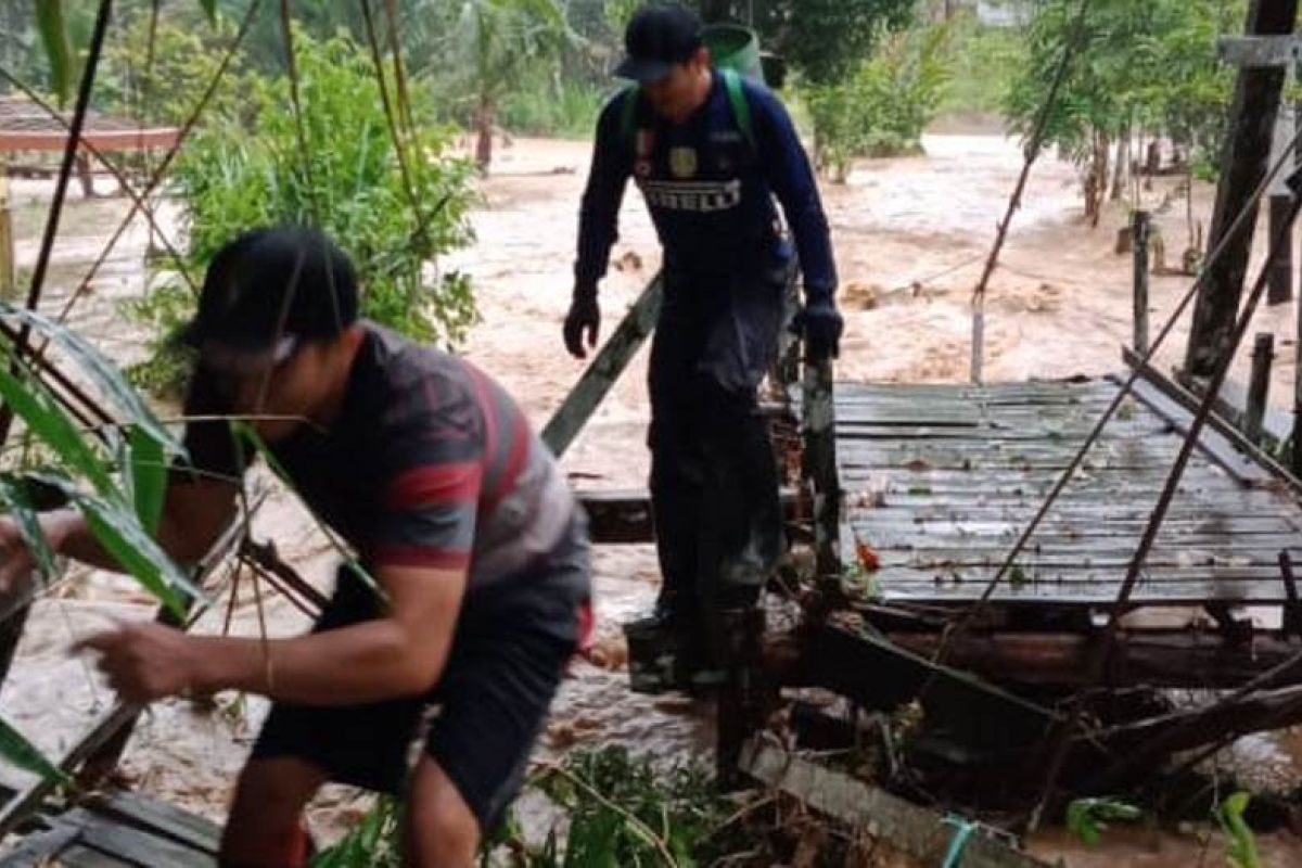 Banjir Bandang kembali terjang jembatan dan rumah warga di HSS