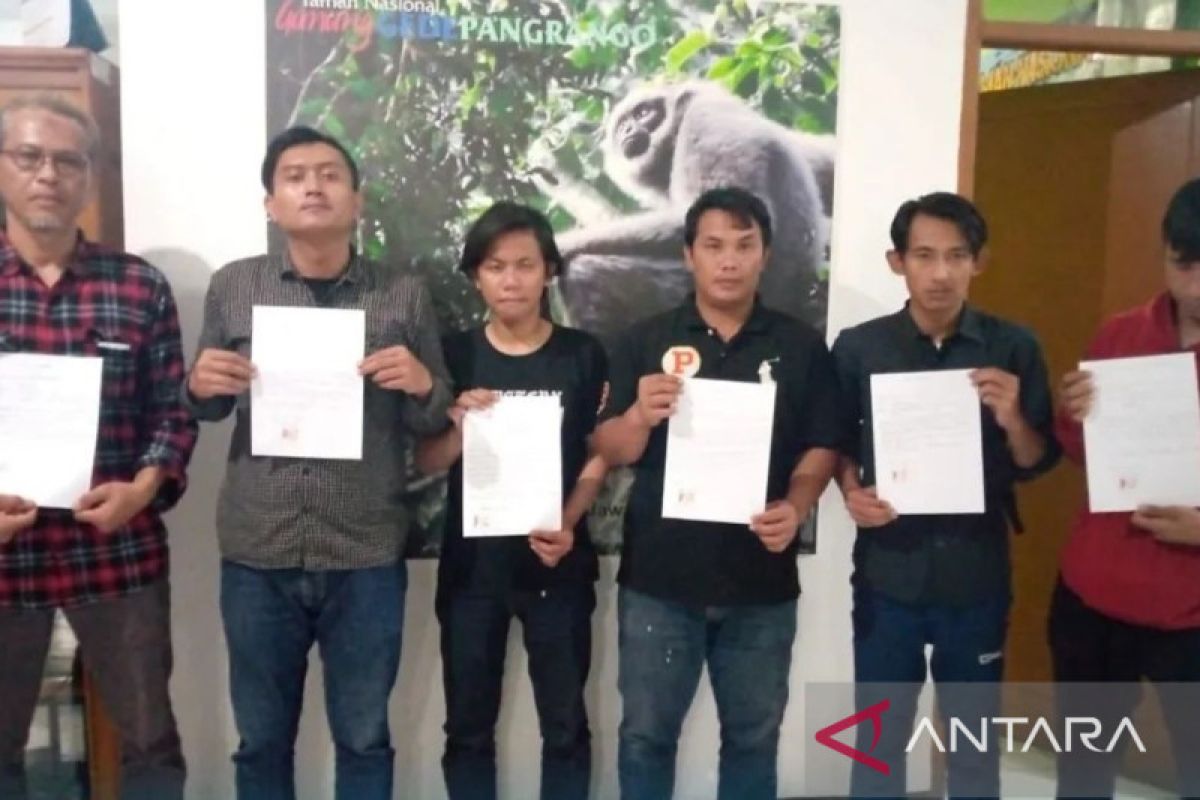 6 pendaki nyalakan bom asap di Gunung Gede dilarang mendaki gunung seluruh Indonesia