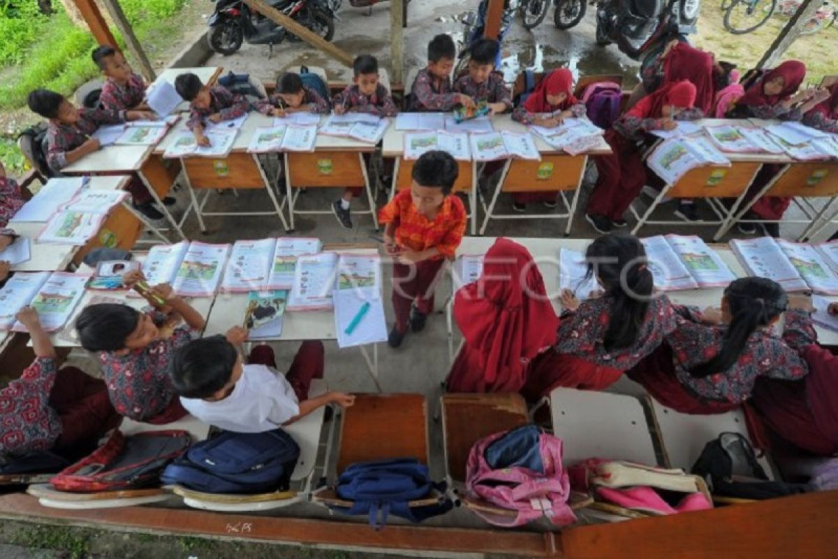 Sekolah terdampak angin puting beliung