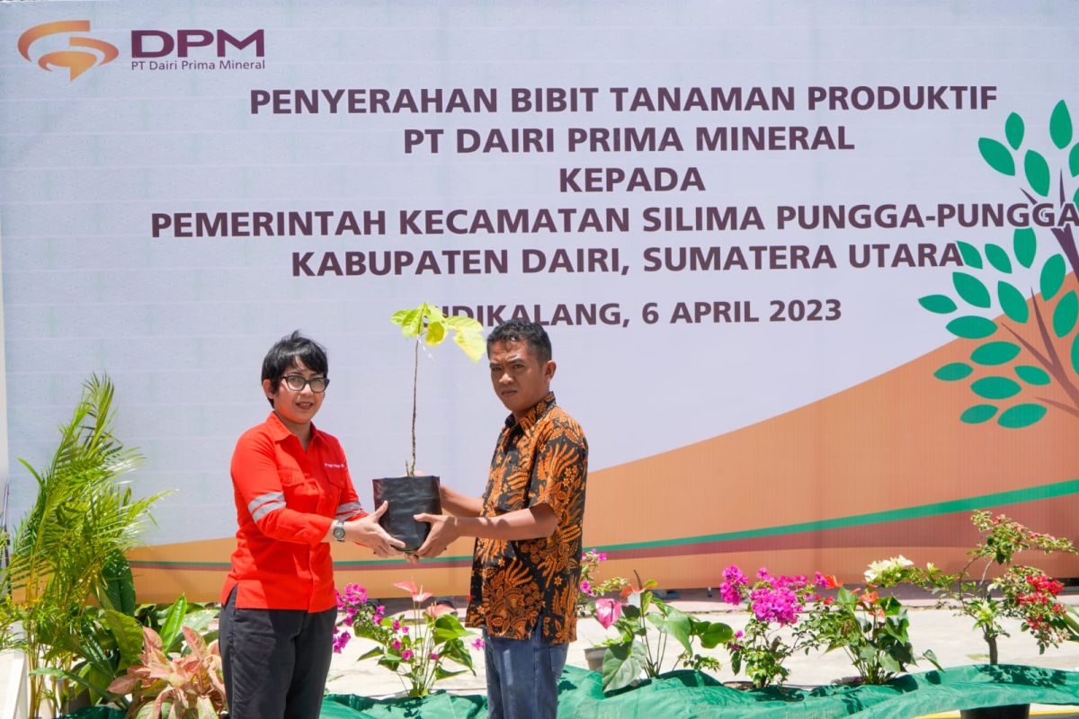 PT DPM bagikan 800 bibit pohon produktif kepada masyarakat