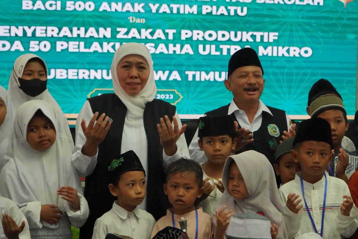 Gubernur Khofifah beri santunan dan zakat produktif di Situbondo