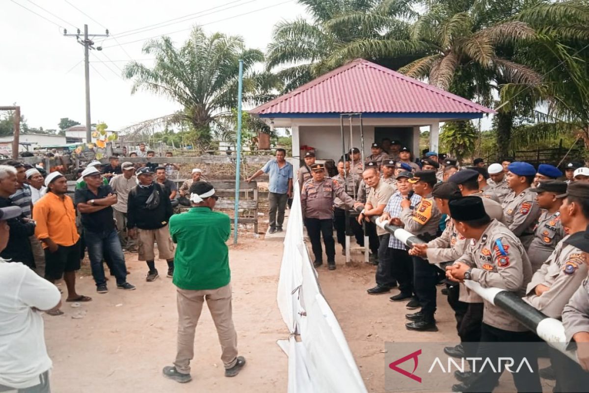 Aksi demo warga Singkuang I di PT RPR dihentikan sementara