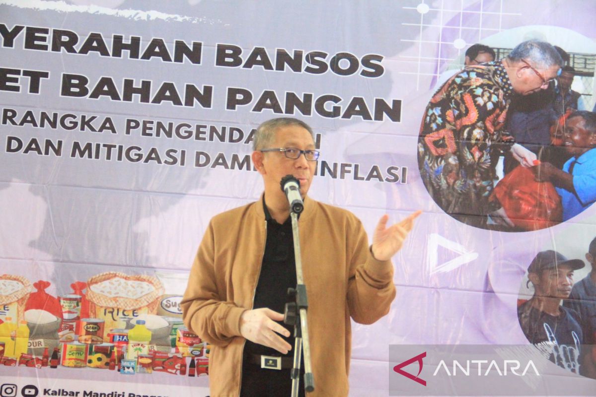 Sutarmidji salurkan Bansos untuk pengendalian inflasi di Jongkat