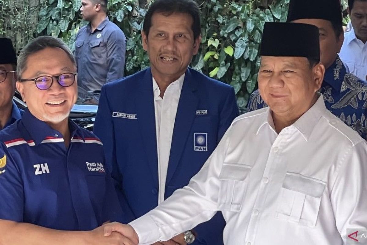 Ketua Umum PAN Zulkifli Hasan tiba di kediaman Prabowo Subianto