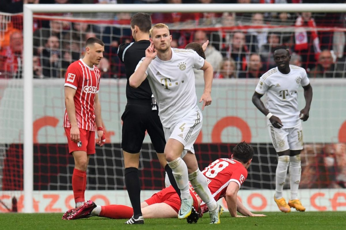 Matthijs berikan Bayern Muenchen kemenangan atas Freiburg